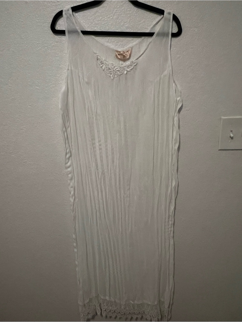 Sleeveless White Nightgown with Lace Accents